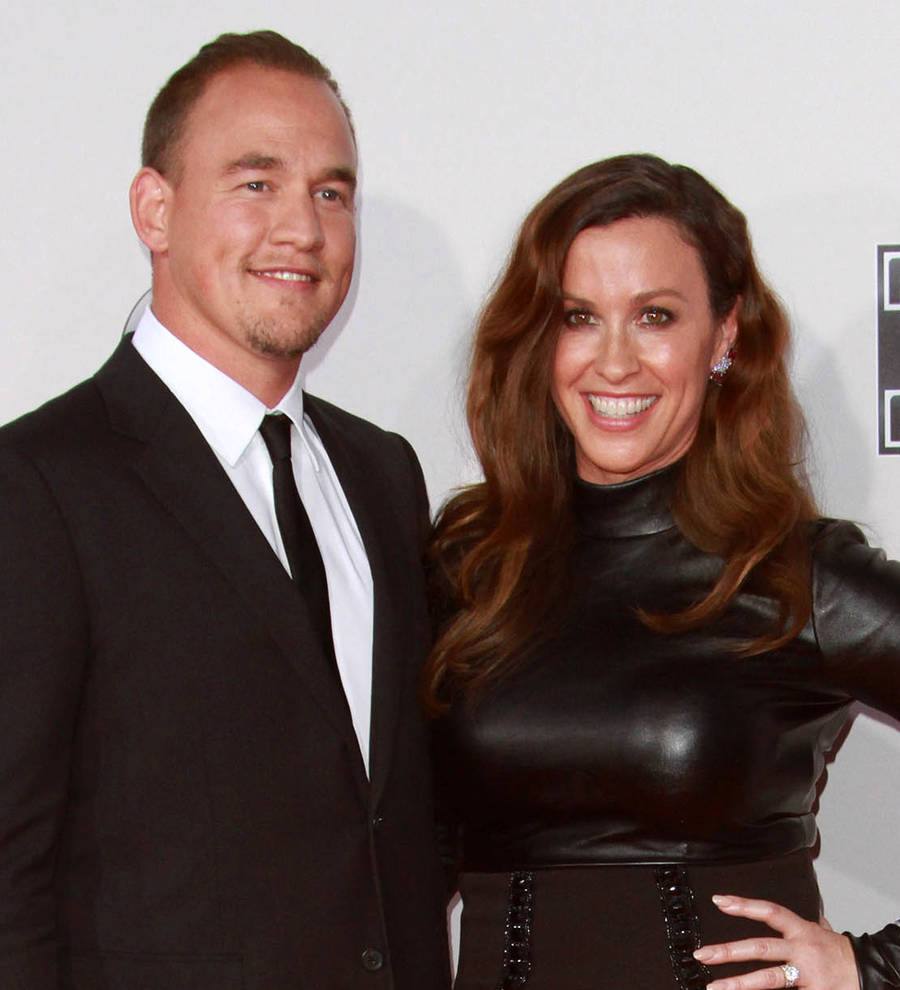 Alanis Morissette a mom again