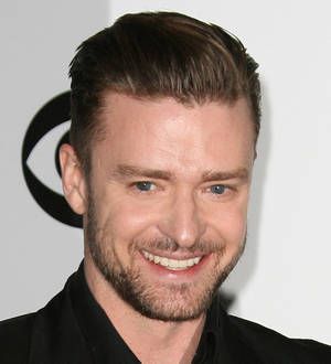 Justin Timberlake performs with Garth Brooks