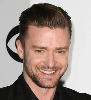 Justin Timberlake performs with Garth Brooks