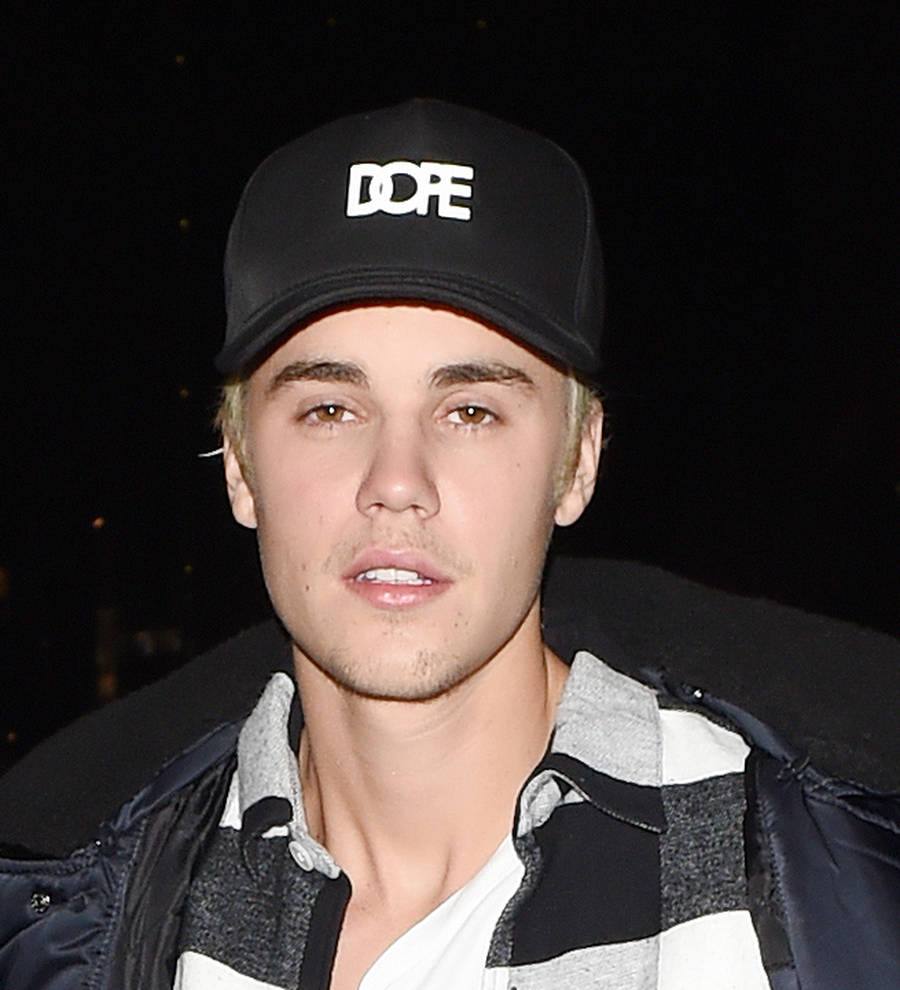 Justin Bieber gets nose piercing