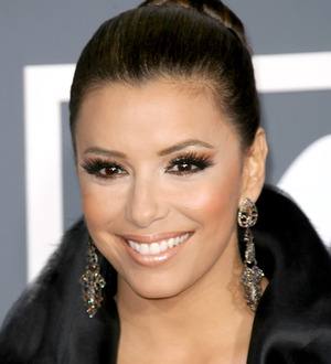 Eva Longoria campaigns for more Twitter cash
