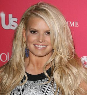 Jessica Simpson laughs off twins rumours
