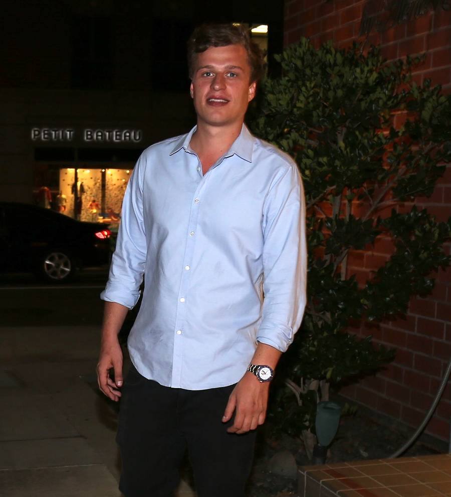 Conrad Hilton given,000 bail, agrees to hospitalization