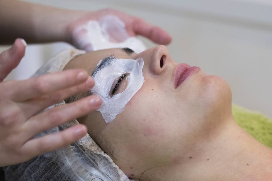 6 At-Home Beauty Hacks: Real or Myth?
