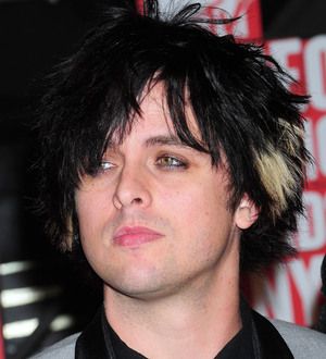 Billie Joe Armstrong thrown off plane for saggy trousers