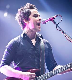 Kelly Jones takes aim at Justin Bieber over late gig