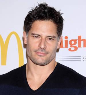 Joe Manganiello calls out theater-goer for taking cell phone photos