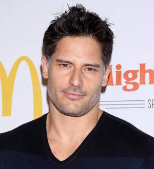 Joe Manganiello calls out theater-goer for taking cell phone photos