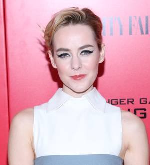 Jena Malone accidentally flashes at hotel employee