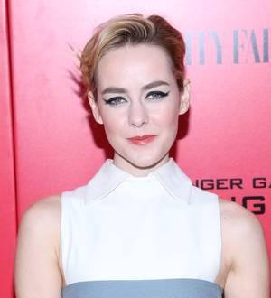 Jena Malone accidentally flashes at hotel employee