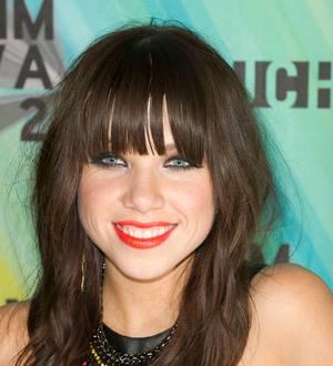 Carly Rae Jepsen calls up a sixth week on top of the pop charts