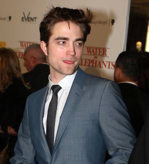 Robert Pattinson offers up a night at the movies with him as auction item