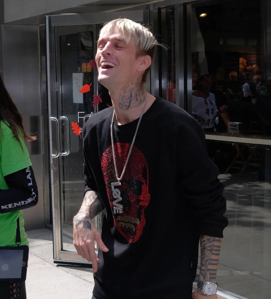 Aaron Carter checks out of rehab