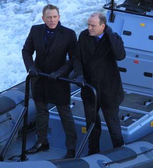 Daniel Craig back as Bond in dramatic London river filming