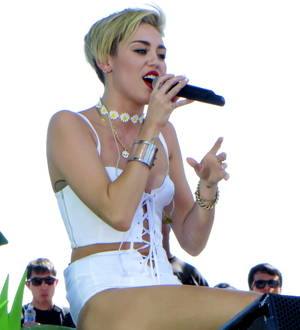 Elton John: 'Miley flattened the competition at the VMAs'