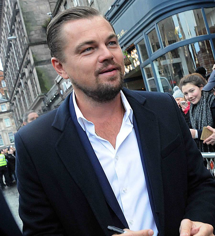 Leonardo DiCaprio mobbed on trip to Scottish restaurant