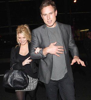 Jessica Simpson considering eloping