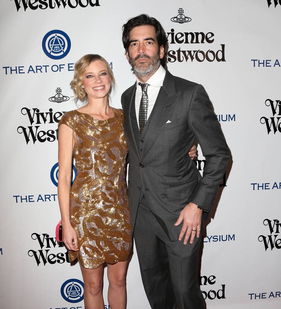 Amy Smart rings in 2017 as a new mom