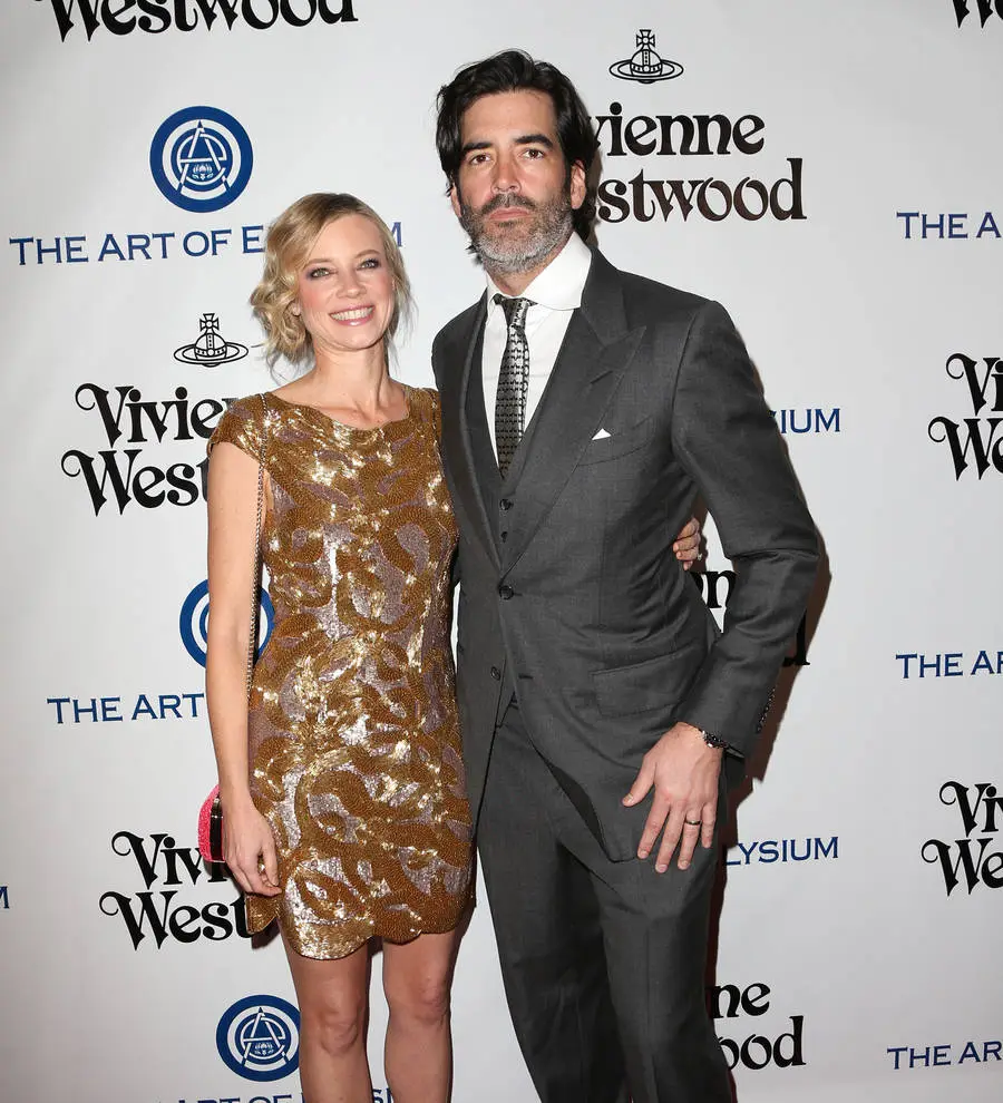Amy Smart rings in 2017 as a new mom