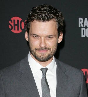 Austin Nichols and Chloe Bennet dating - report