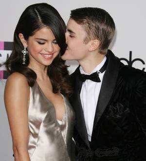 Justin Bieber posts intimate Selena Gomez photo online