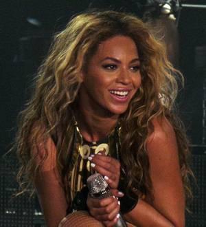 Beyonce shines spotlight on Princess Eugenie at London show