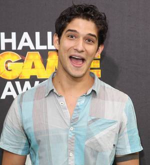 Tyler Posey broke toe onstage at Comic-Con panel