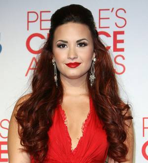 Lovato shoots suggestive photos with Shields