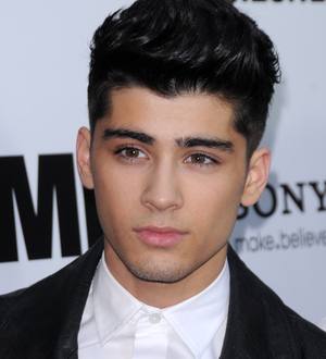 Zayn Malik crashes scooter at video shoot