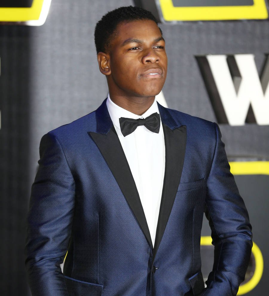 Stars Wars movie at risk as crew threatens to strike