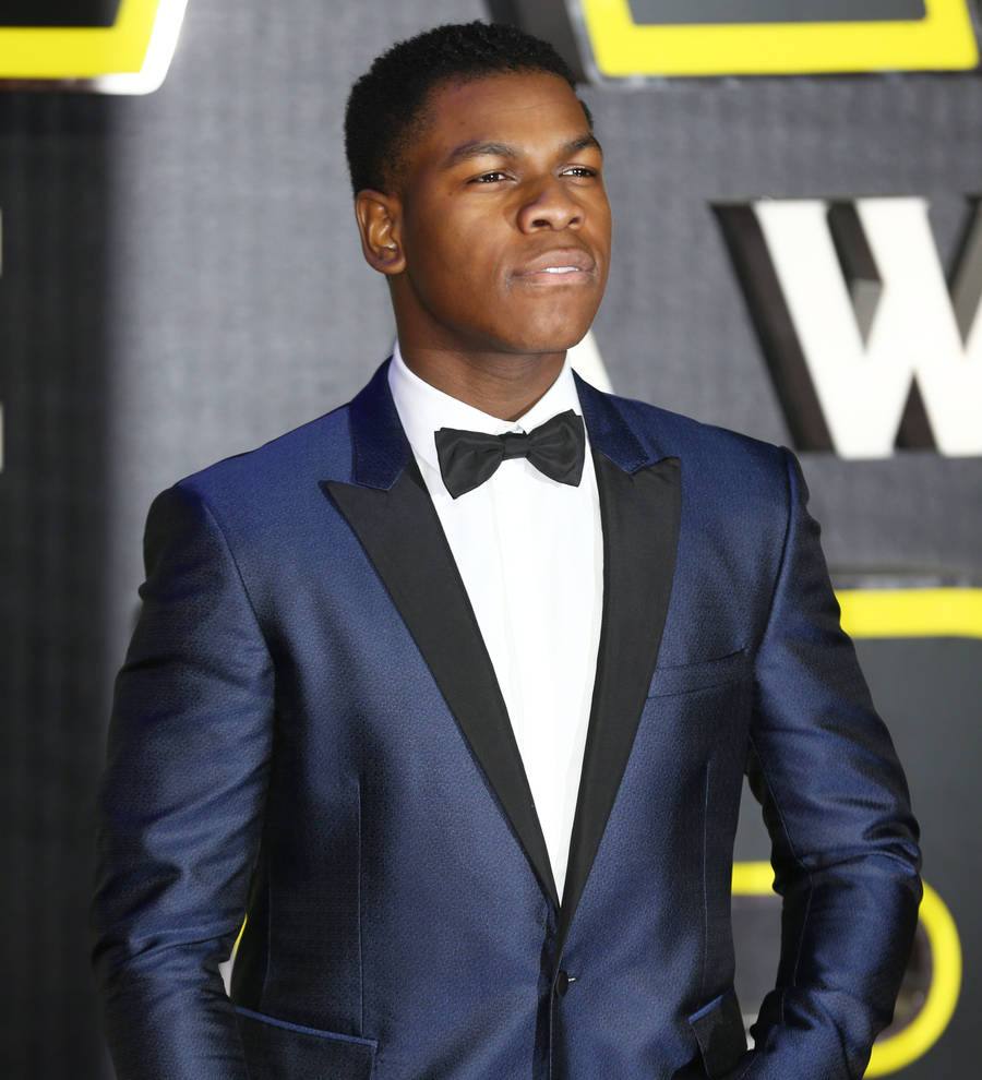 Stars Wars movie at risk as crew threatens to strike