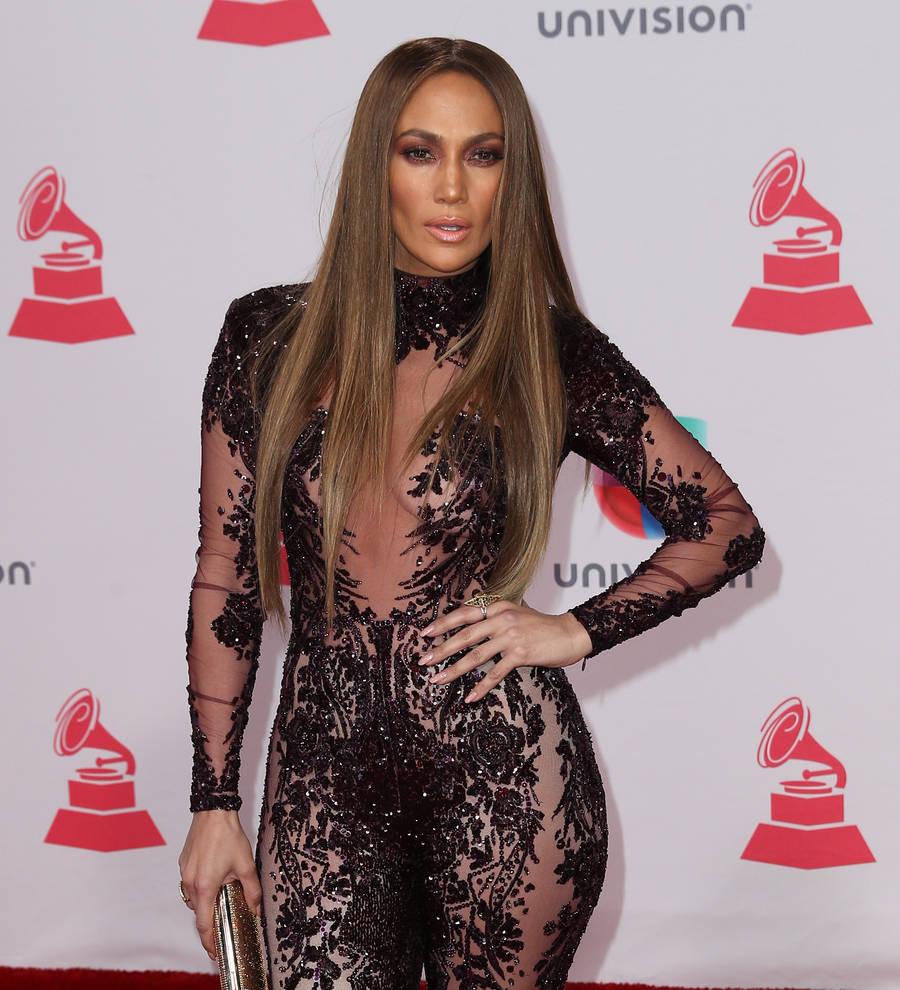 Jennifer Lopez extends Las Vegas residency