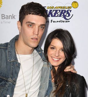 Shenae Grimes to wed model beau in May - report