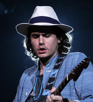 Sick John Mayer scraps concerts
