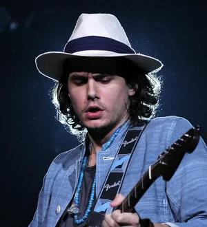 Sick John Mayer scraps concerts