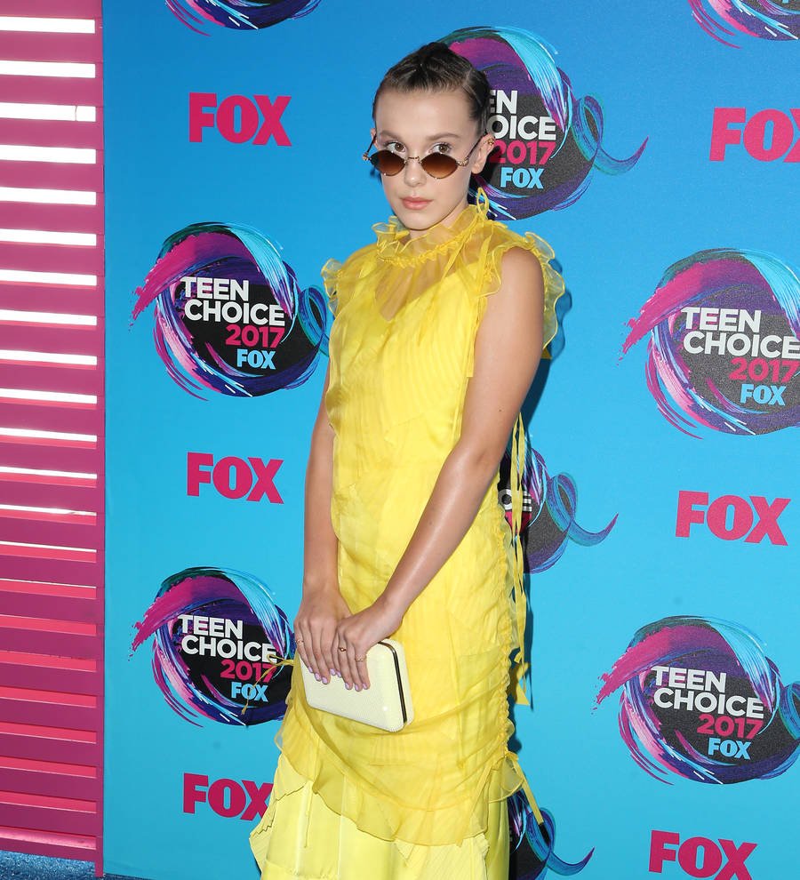 Millie Bobby Brown 'freaks out' over Lucy Hale at Teen Choice Awards