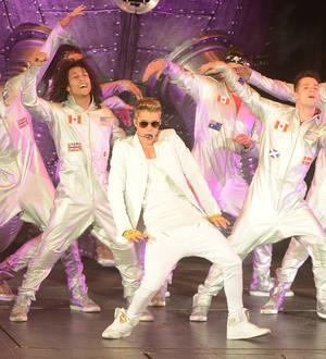 Justin Bieber apologises for late-running London gig