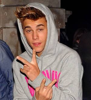 Justin Bieber visits Selena Gomez at Los Angeles home - report