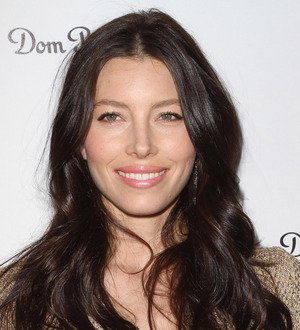 Jessica Biel hunts for wedding dress in Paris