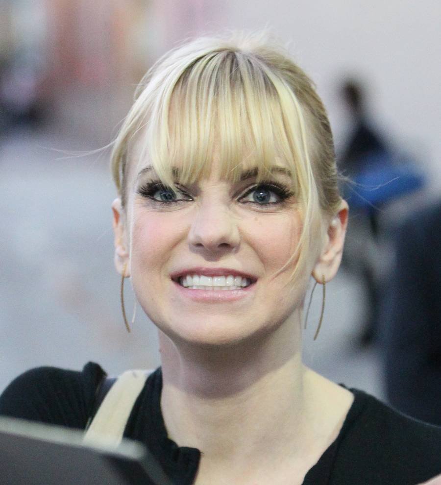 Anna Faris offers pal Olivia Munn gory details about childbirth