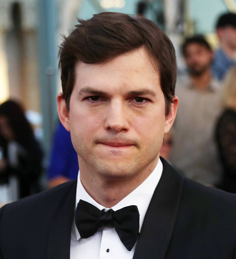 Ashton Kutcher upset with publication of family pictures