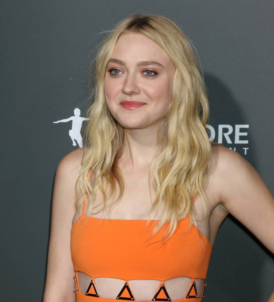Dakota Fanning fires back at reports she hates her sister