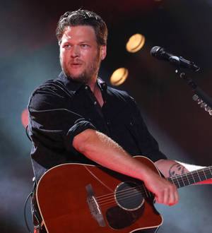Blake Shelton blasts anti-gay protesters