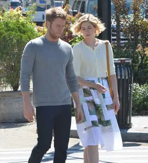 Jake McDorman dating new TV co-star Analeigh Tipton