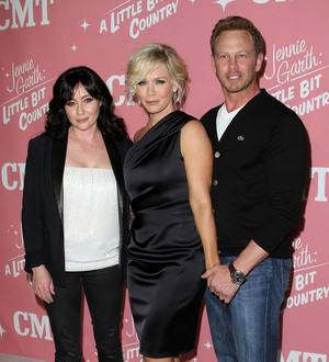 Beverly Hills, 90210 stars come out for Garth's birthday party