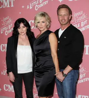 Beverly Hills, 90210 stars come out for Garth's birthday party