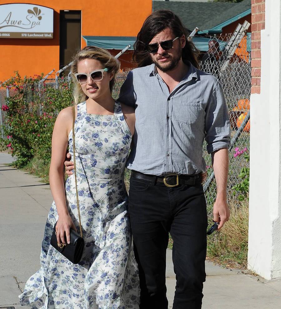 Dianna Agron engaged - report