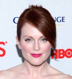 Julianne Moore to play Carrie's mum in horror remake