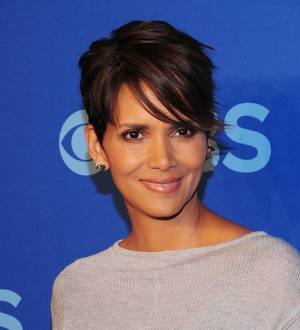 Halle Berry overwhelmed at China's Huading Film Awards in Hollywood