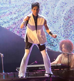Prince hosts listening party at New York club